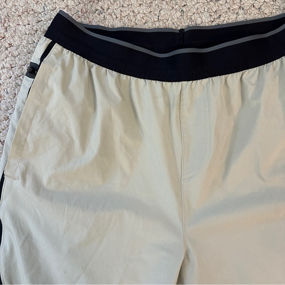Men's Under Armour athletic shorts size Large - Picture 2 of 9